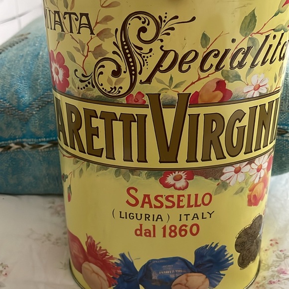 Virginia Amaretti in beautiful jewellery box - Picture 5 of 10